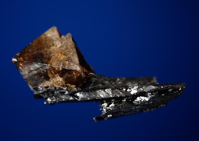 SCHEELITE on FERBERITE